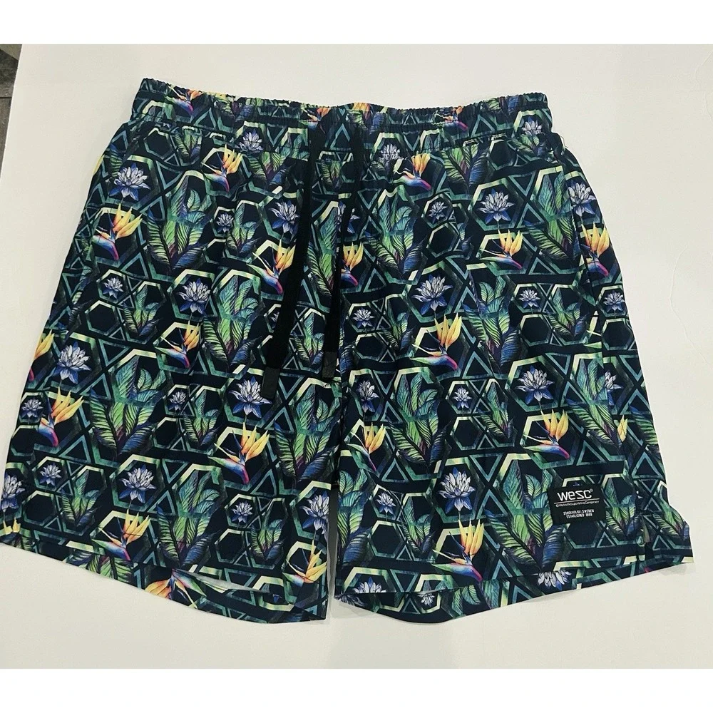 WESC Swim Shorts Trunks Unisex L/XL Bird Paradise Floral Tropical Beach Vacation